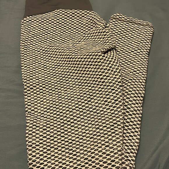 Tiktok Scrunched booty leggings - Picture 2 of 3